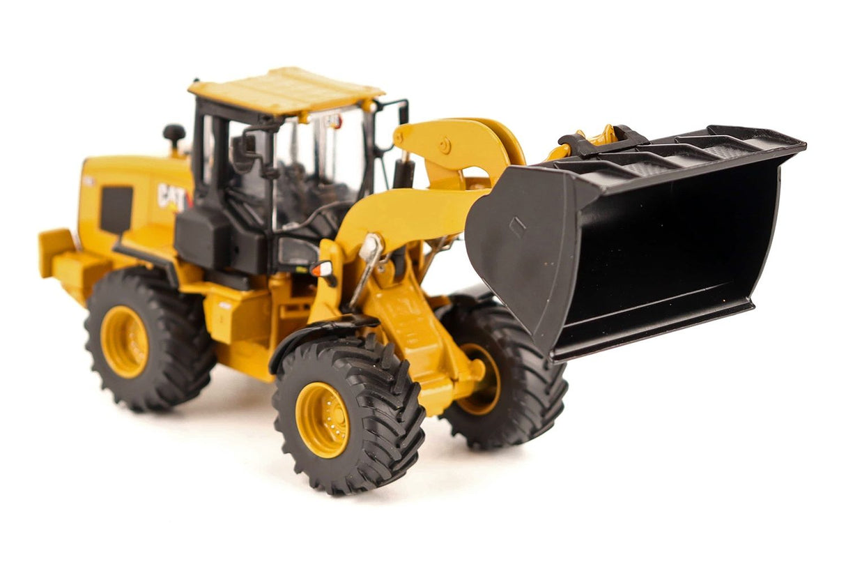 1/50 Scale Diecast Masters Caterpillar 938 Wheel Loader