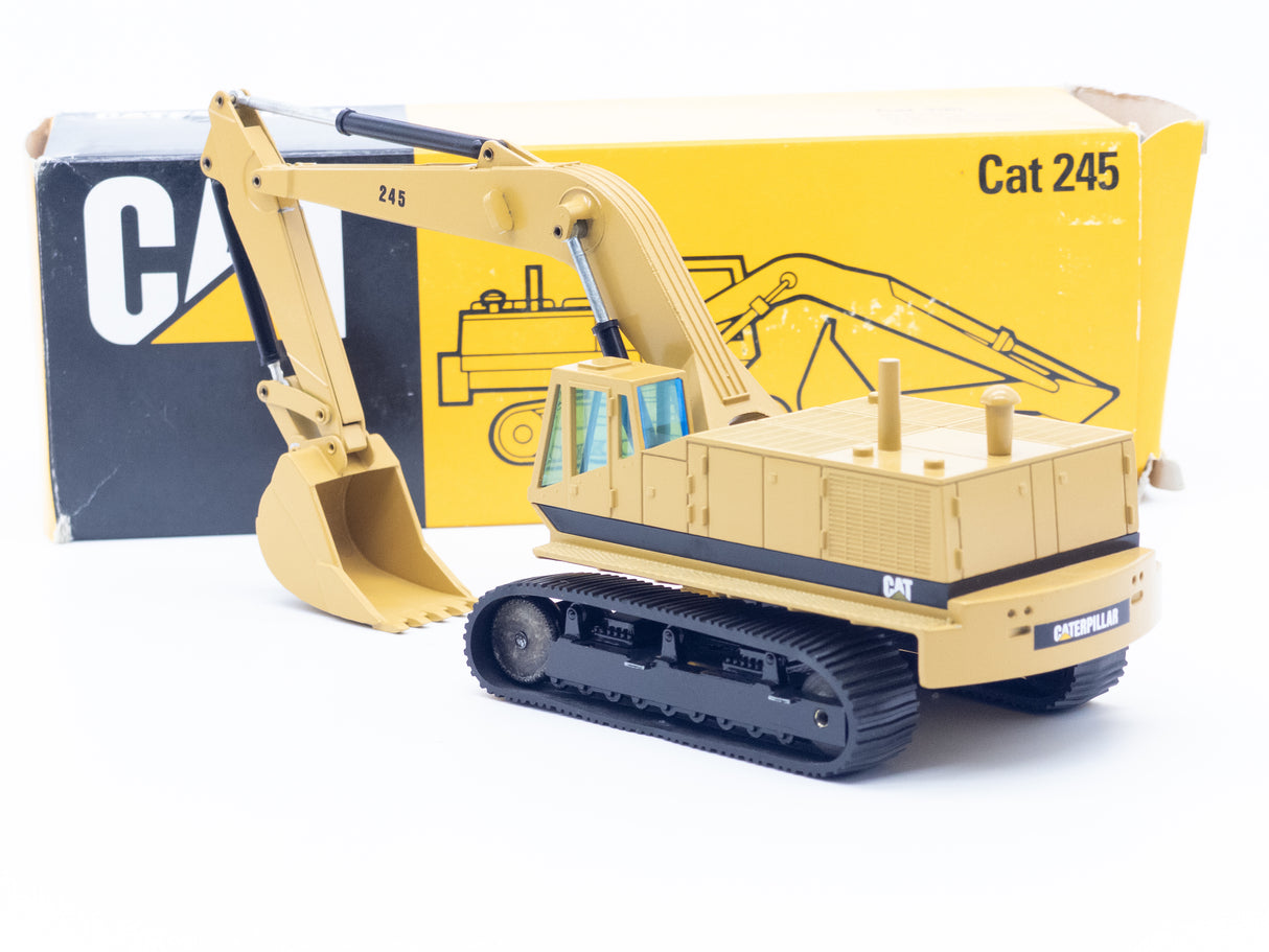 022 - NZG Cat 245 Excavator