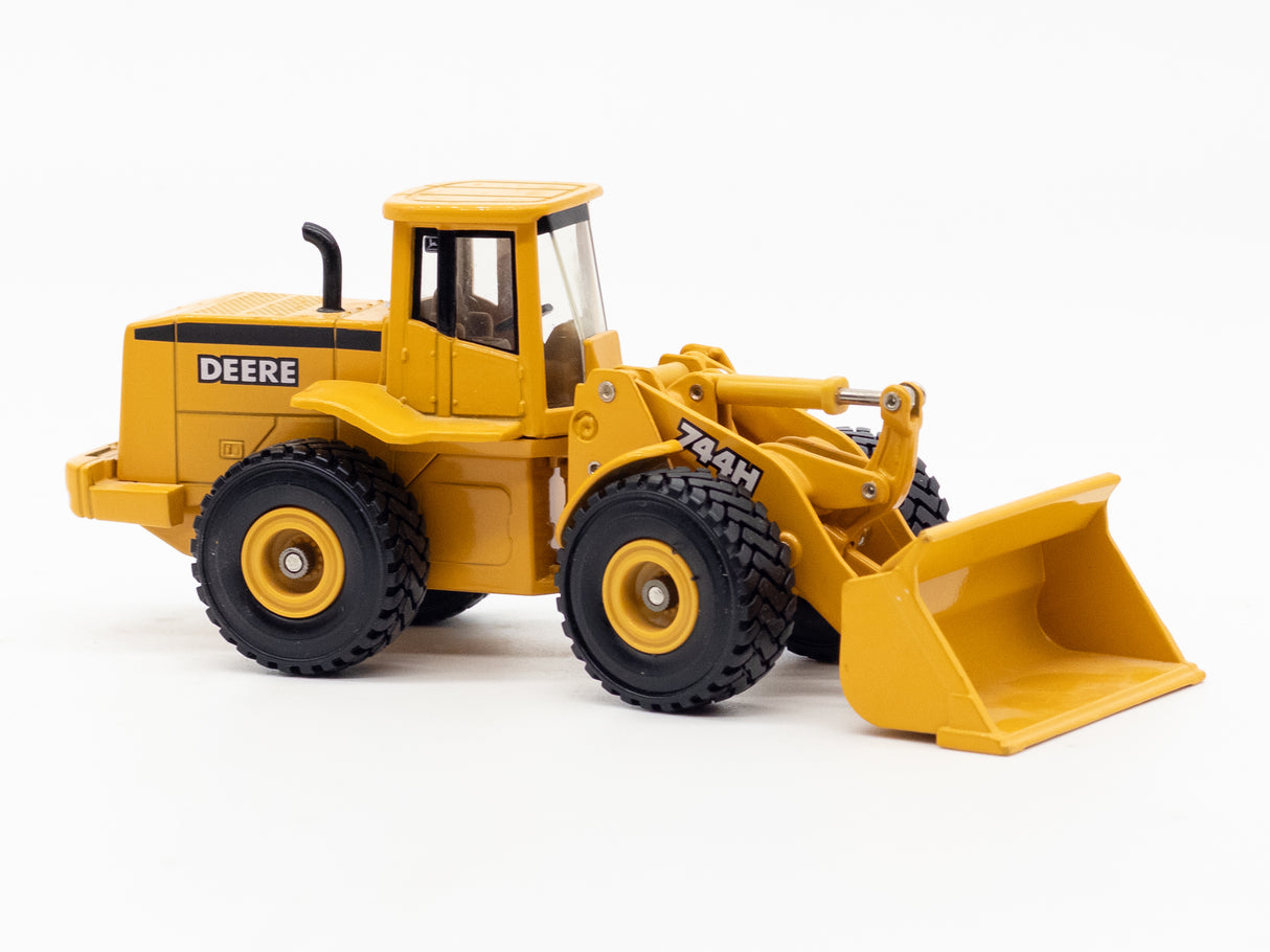 081 - Ertl Deere 744H Loader