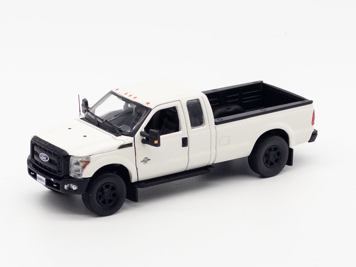 1/50 Scale Sword Ford F250 Extended Cab - White