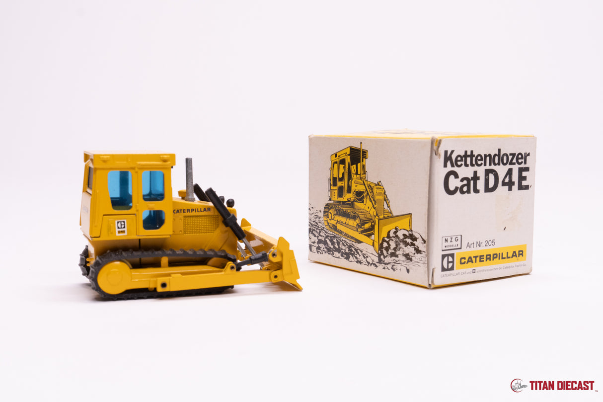 MO-101 NZG Cat D4E Dozer