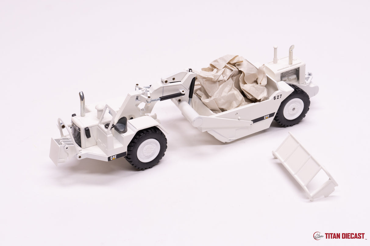 MO-35 NZG Cat 627 Scraper White