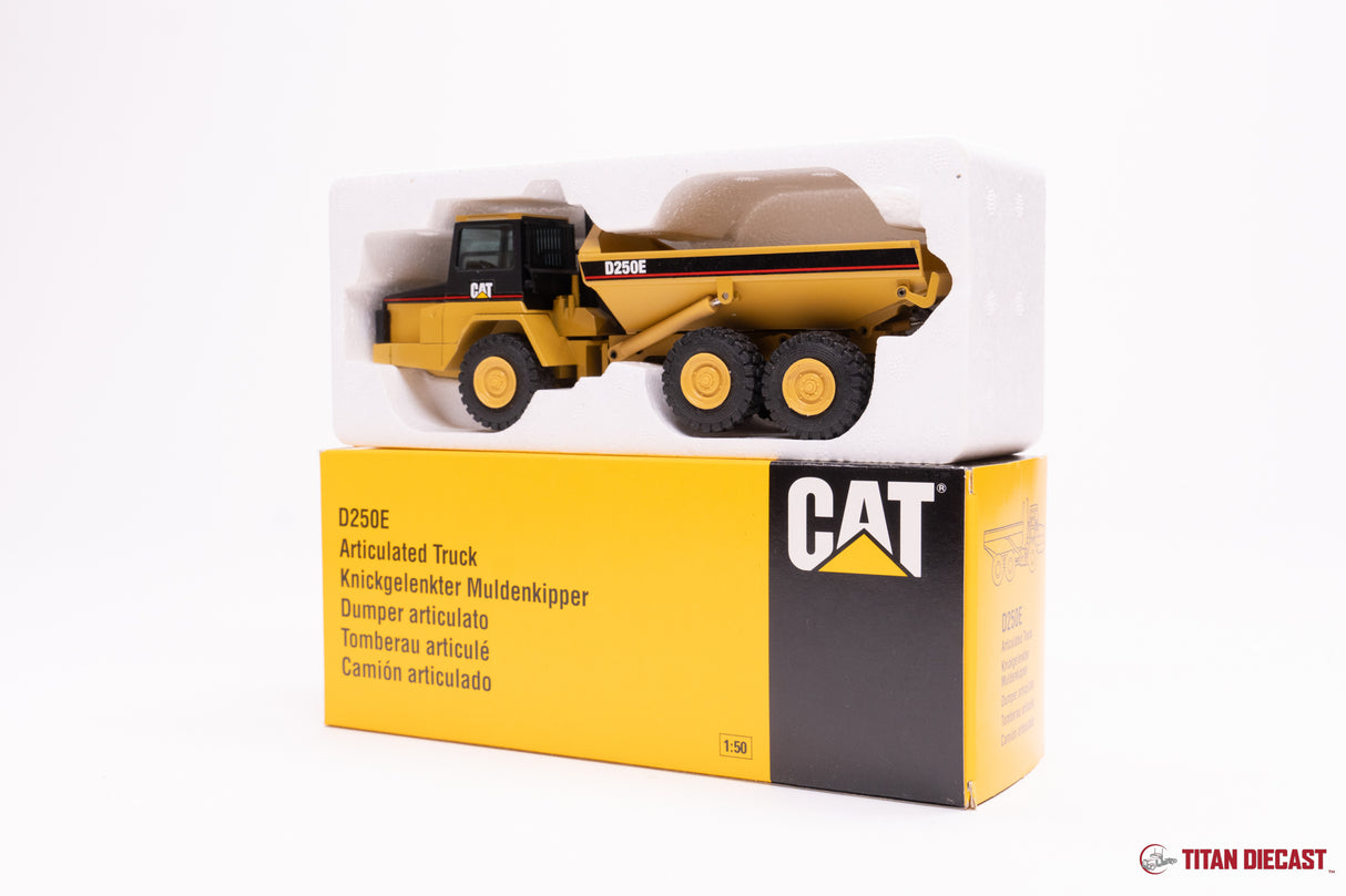 MO-43 NZG Cat D250E Dump Truck