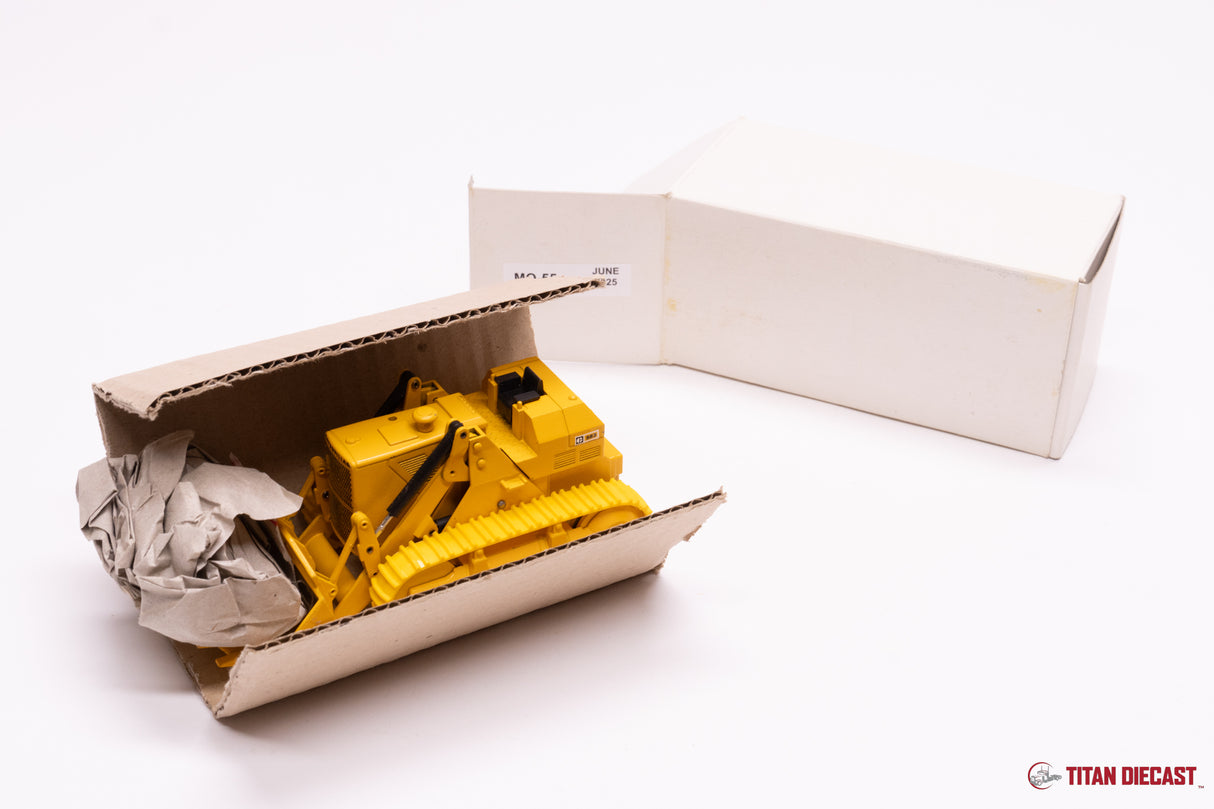 MO-55 NZG Cat 983 Track Loader