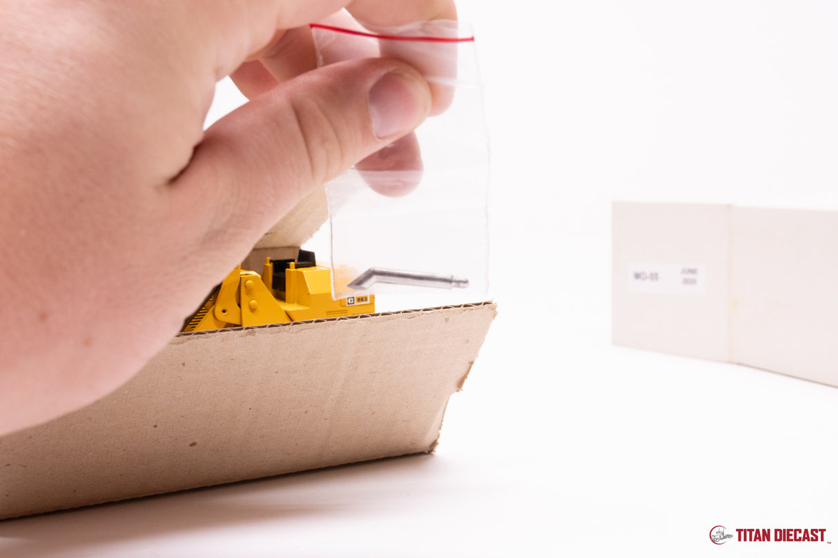 MO-55 NZG Cat 983 Track Loader