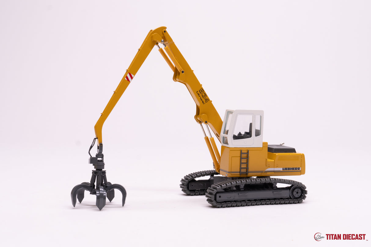 MO-67 Conrad Liebherr 934 Material Handler