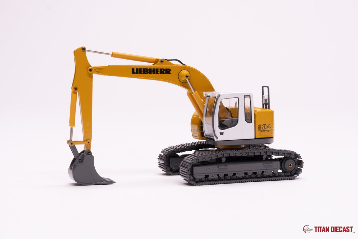 MO-68 Conrad Liebherr R924 Excavator