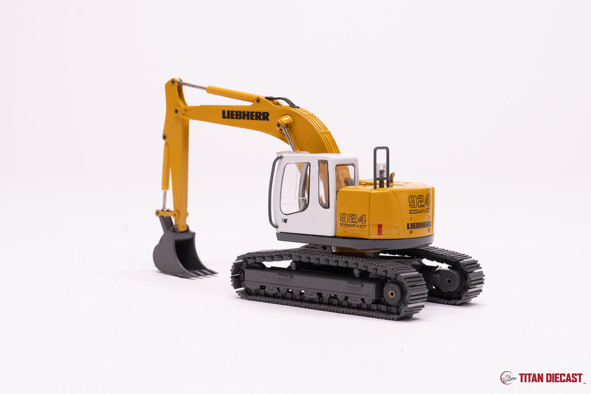 MO-68 Conrad Liebherr R924 Excavator