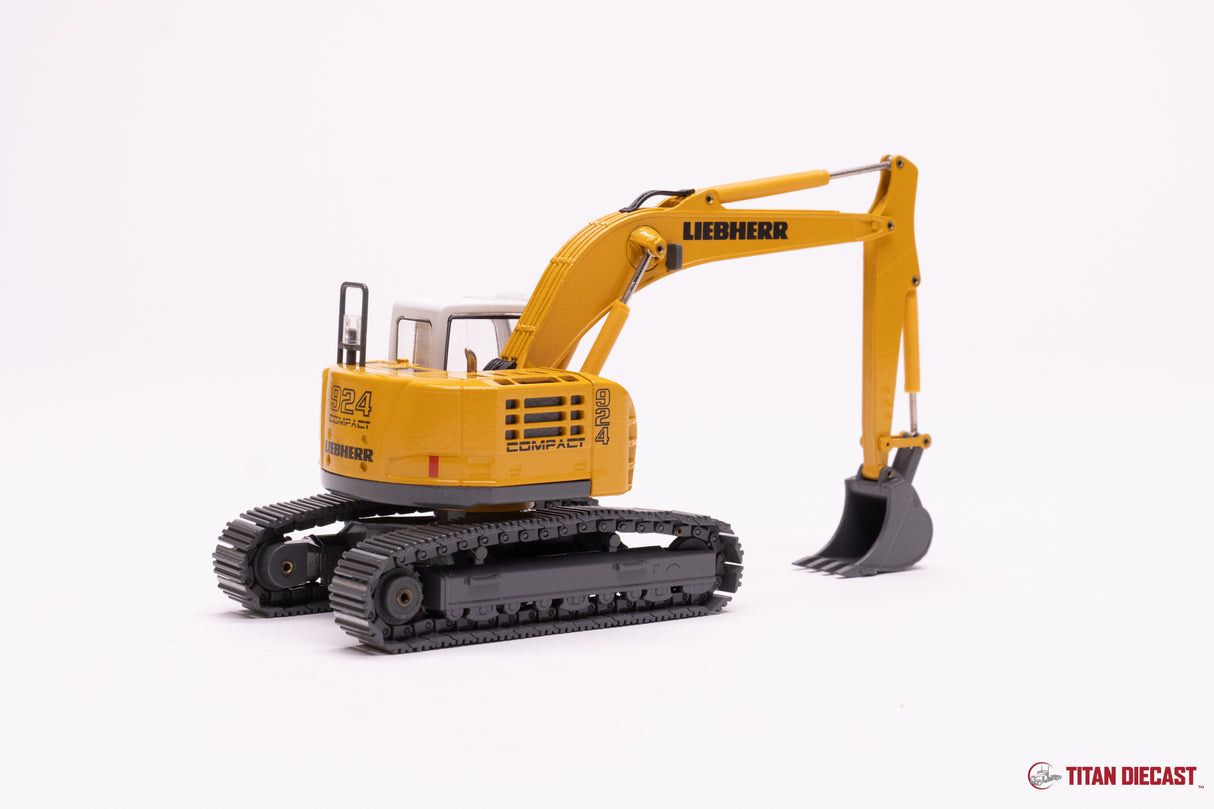 MO-68 Conrad Liebherr R924 Excavator