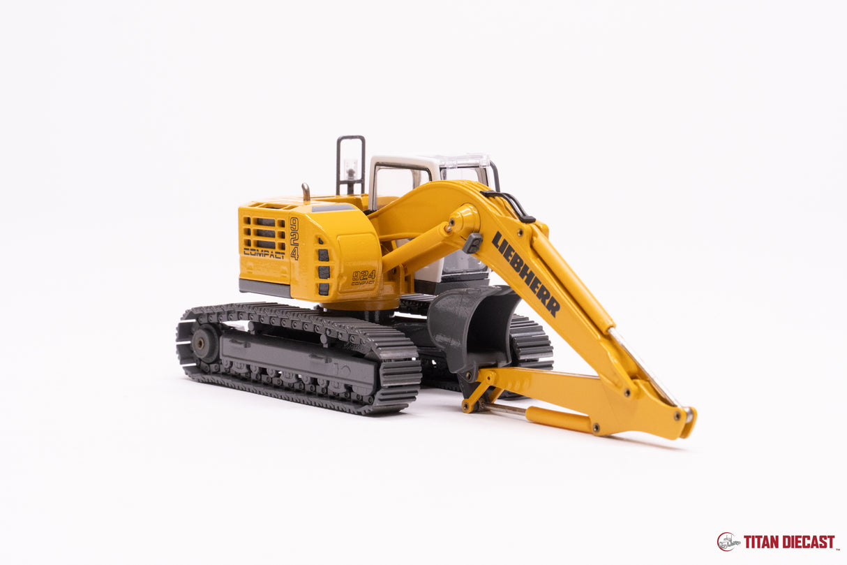 MO-68 Conrad Liebherr R924 Excavator