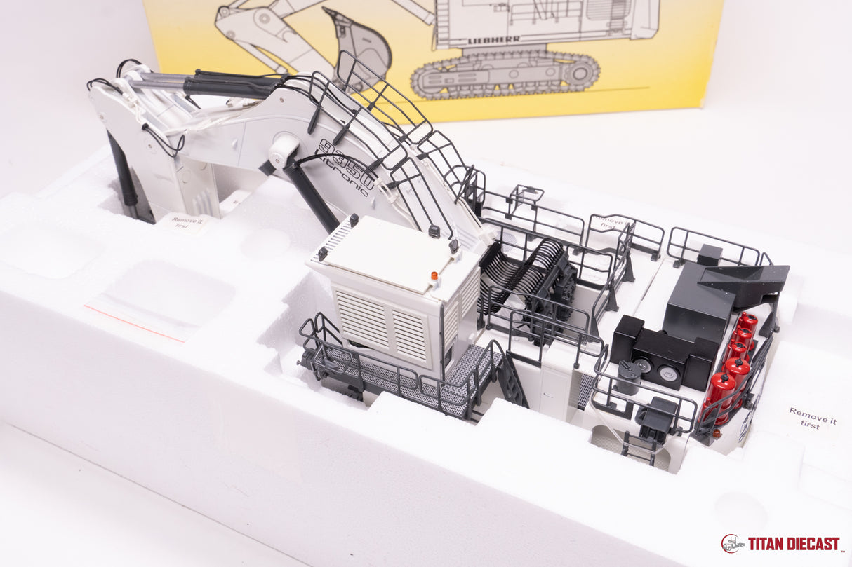 MO-85 NZG Liebherr R9350 Backhoe