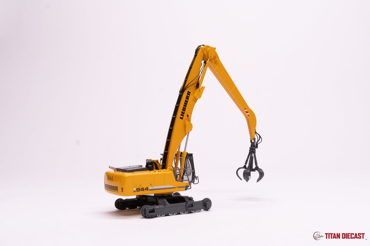 MD-117 Universal Hobbies Liebherr R944C Material Handler