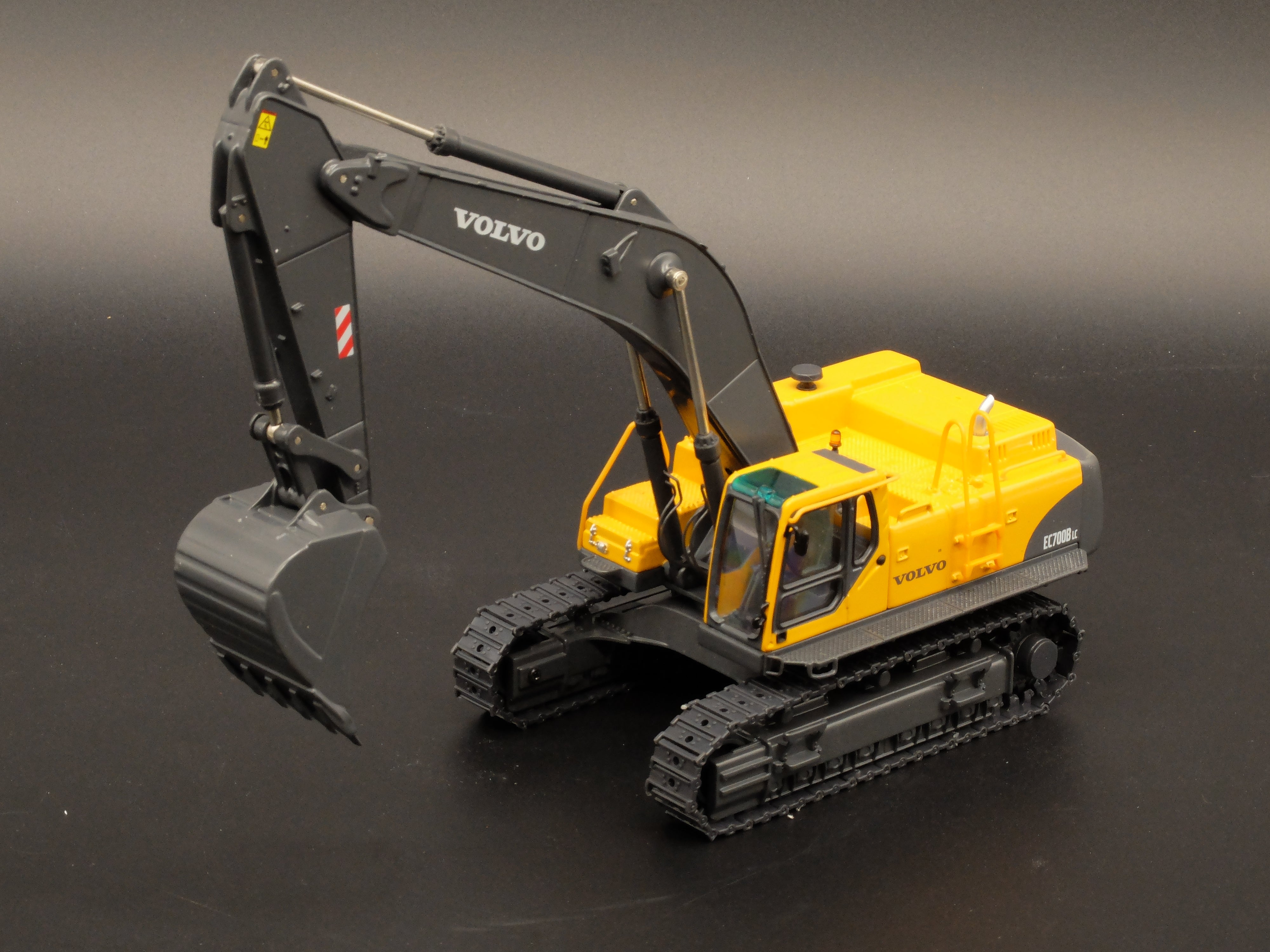 1/50 Scale Motorart Volvo EC700B Excavator – Titan Diecast LLC