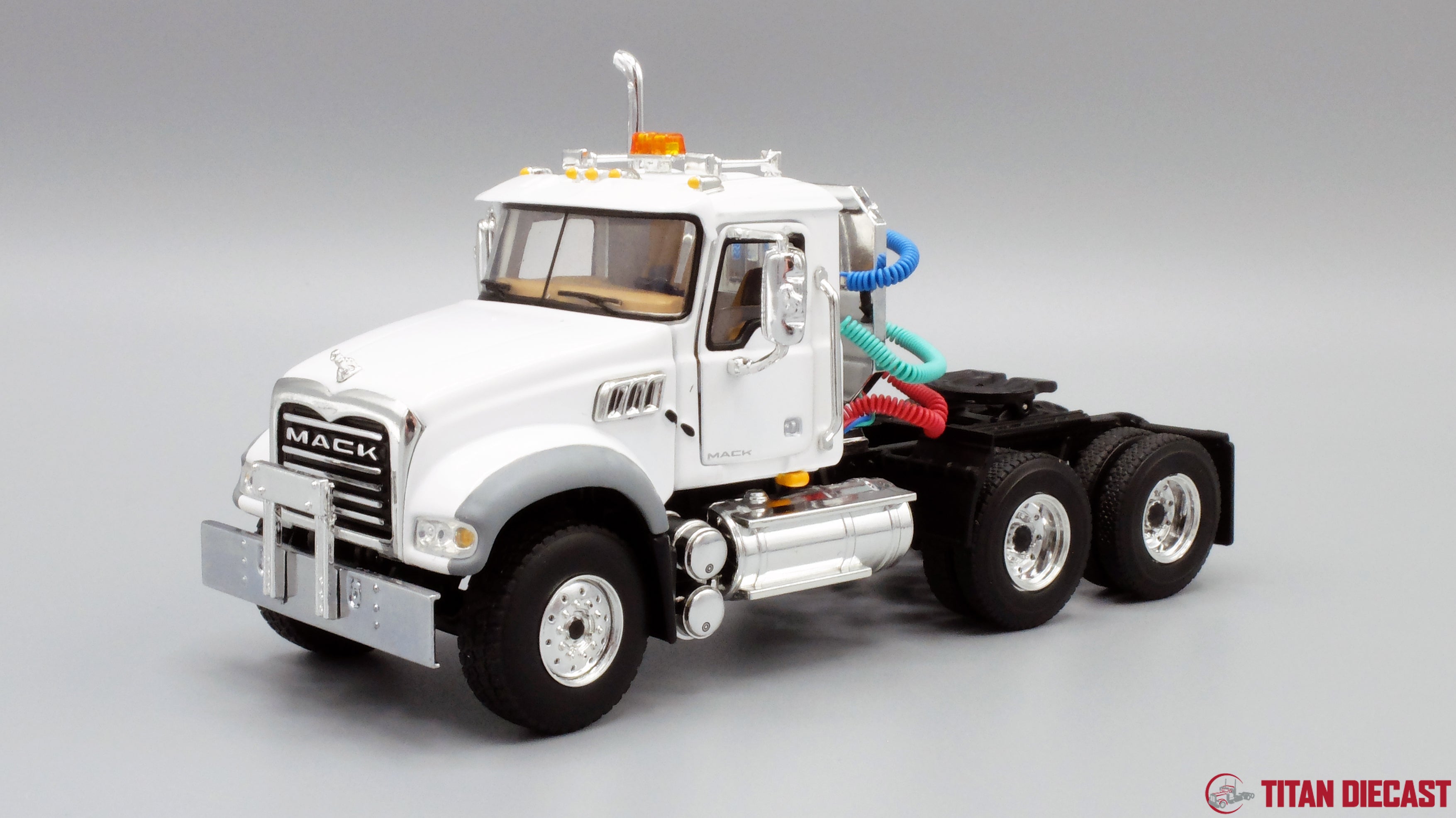 1/50 Scale Mack Granite Day Cab - White