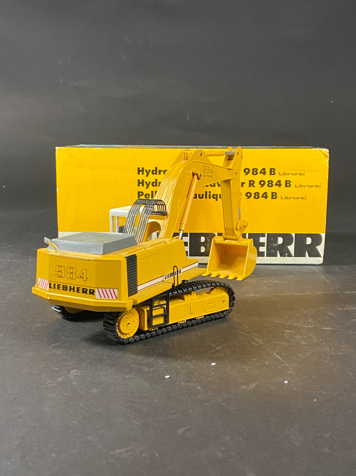 1/50 Scale Conrad Liebherr R984B Excavator