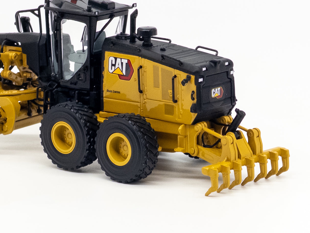 1/50 Scale Diecast Masters Cat 14 Motor Grader