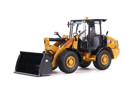 1/50 Scale Diecast Masters Cat 906 Loader