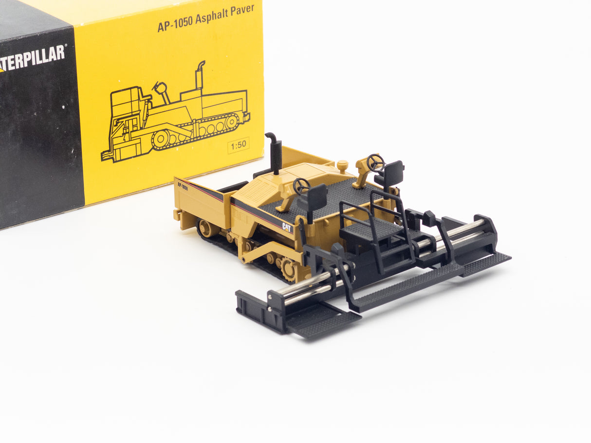 011 - NZG Cat AP1050 Paver
