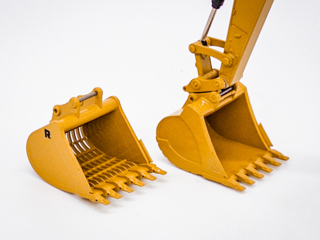 Titan Diecast Custom | 1/50 Scale Cat 352 with 2 Attachments