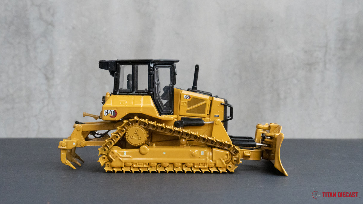 USED, NO BOX - 1/50 DM Cat D5 Dozer