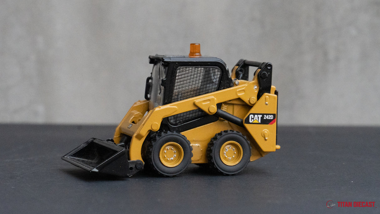 USED, NO BOX - 1/50 DM Cat 242D Skid Steer