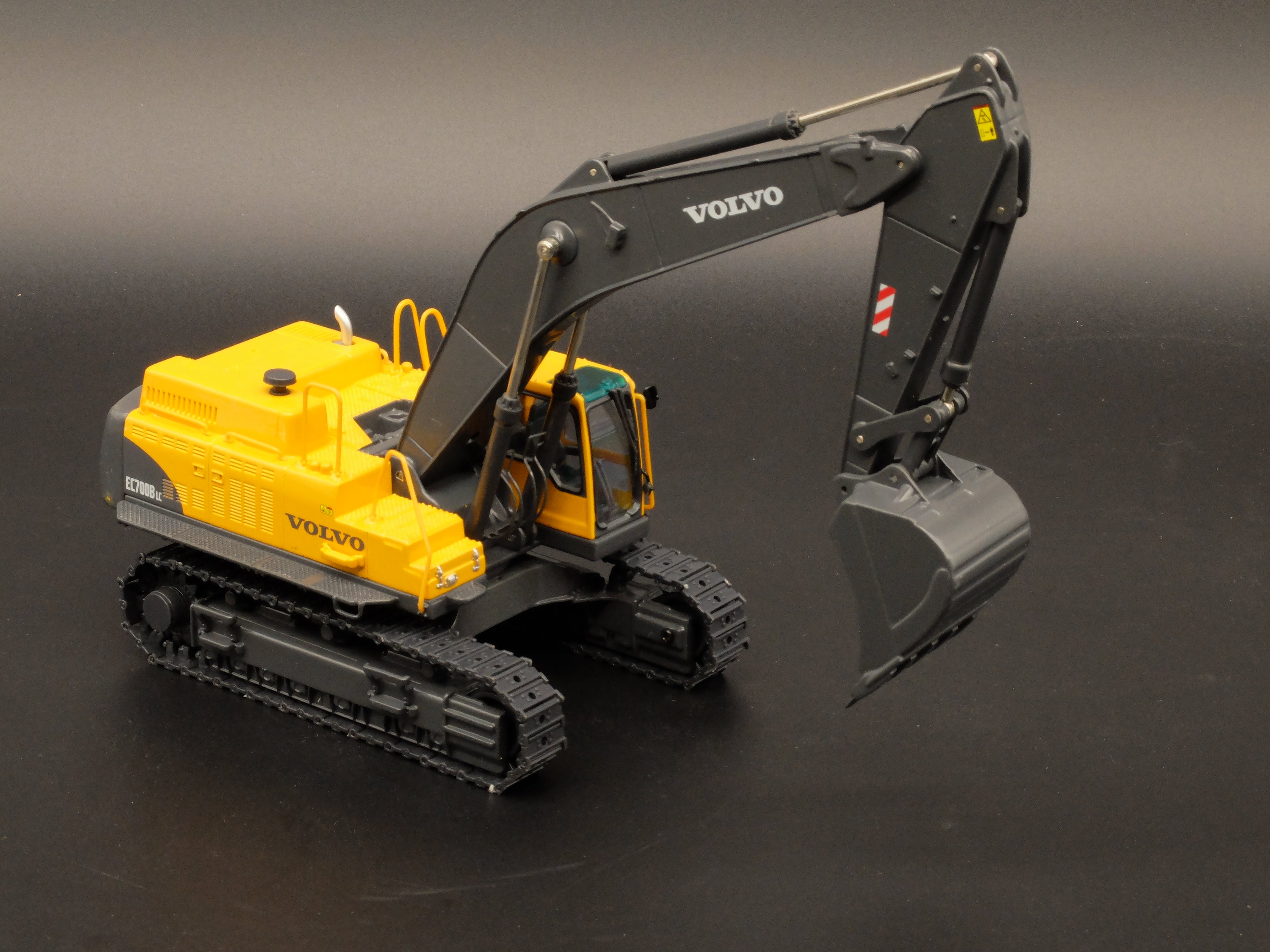 1/50 Scale Motorart Volvo EC700B Excavator