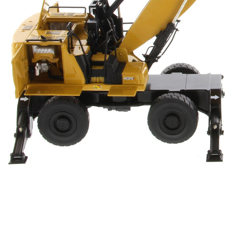 1/50 Scale Diecast Masters Cat MH3040 Material Handler