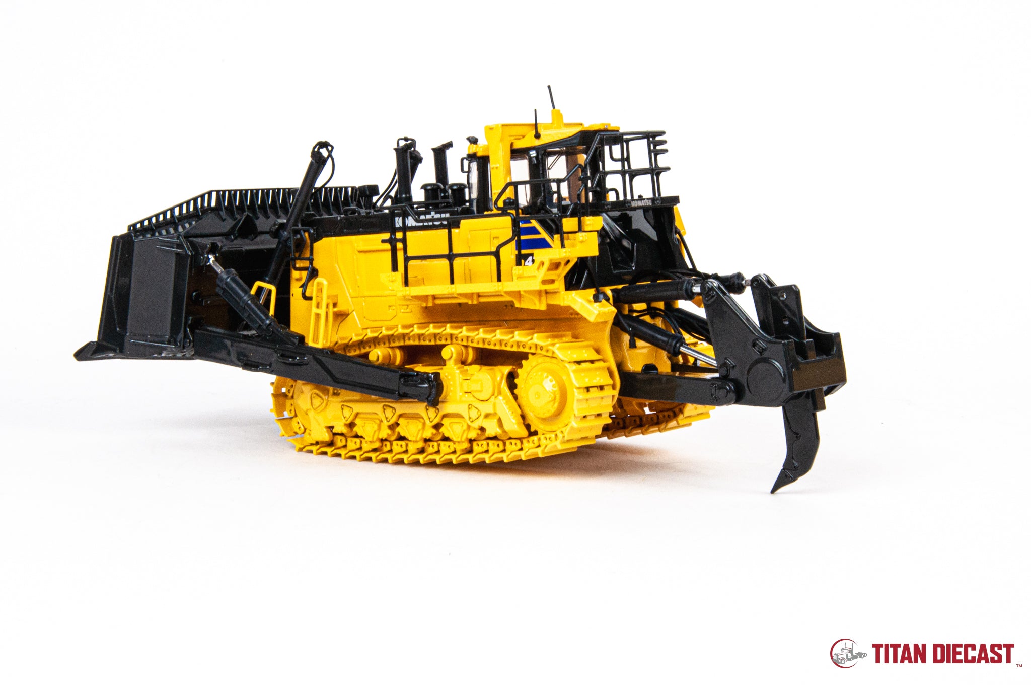 1/50 Scale First Gear Komatsu D475A-8 Dozer