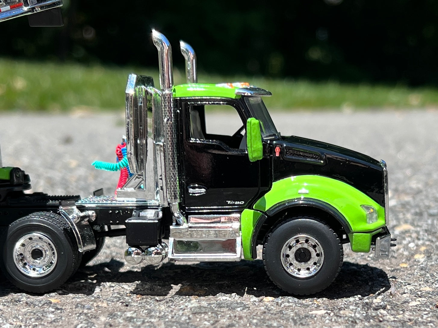 Titan Diecast Custom - 1/50 Scale Kenworth T880 w/ East Dump Trailer -  Black/Green/Chrome